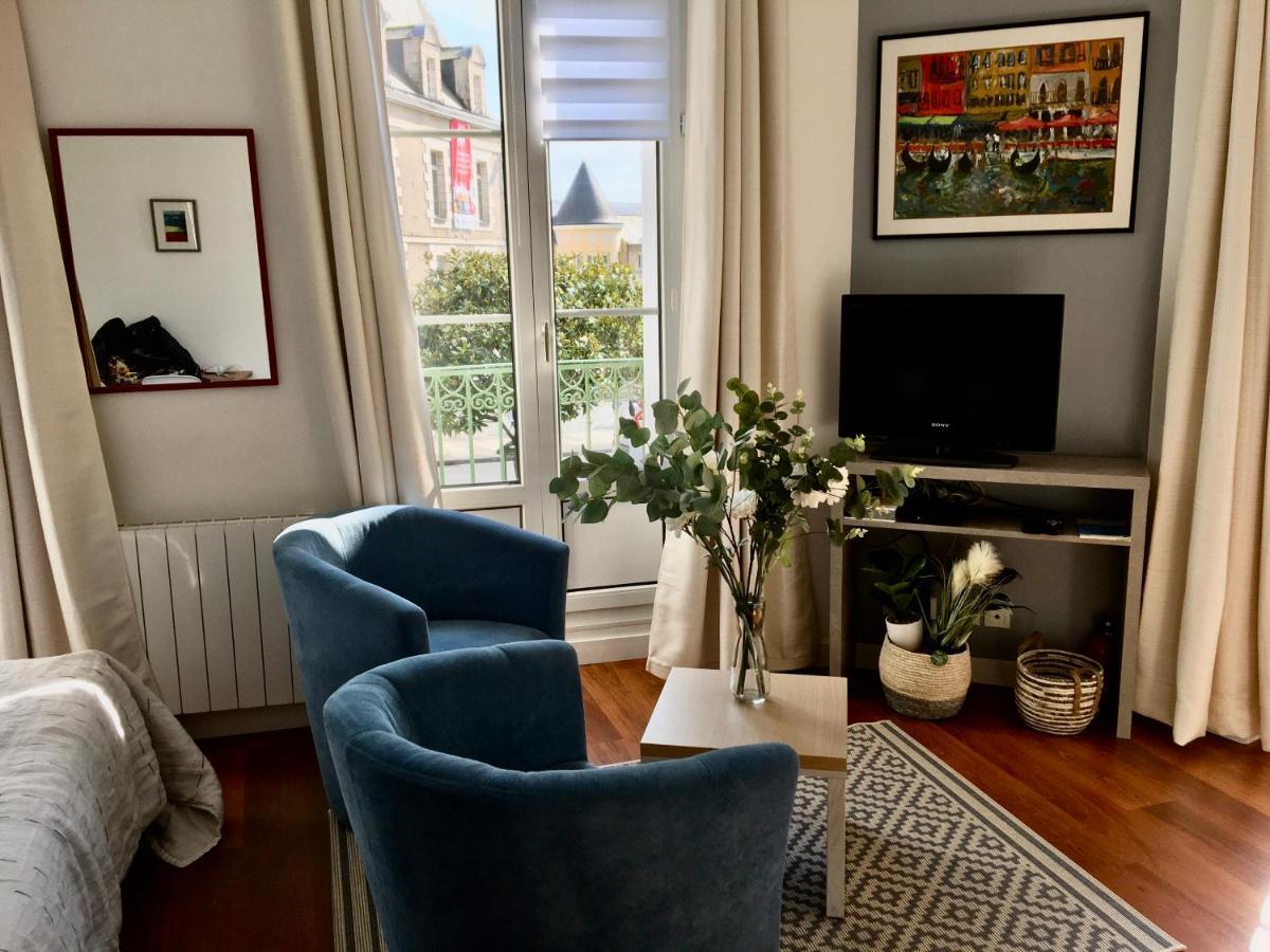 Studio Balcon De La Place Dinan Dış mekan fotoğraf
